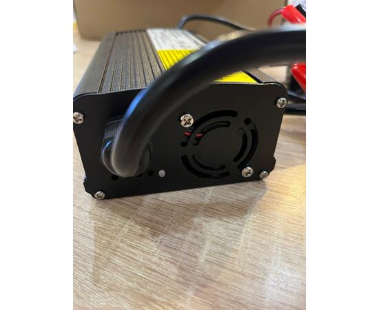 Зарядное устройство Bay lifepo4 14.6V 15A
