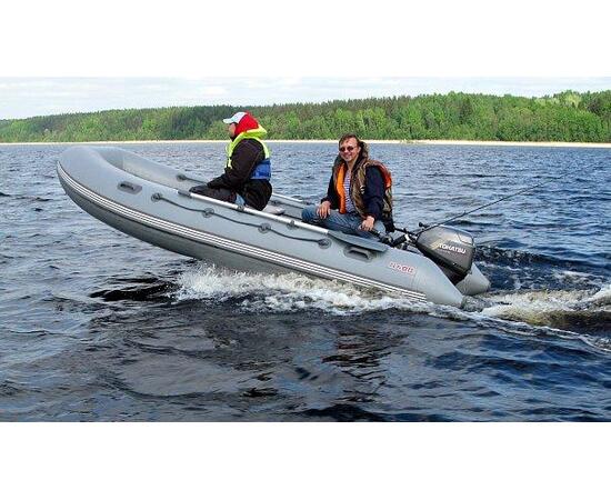 Лодка Мнев и К Кайман 400