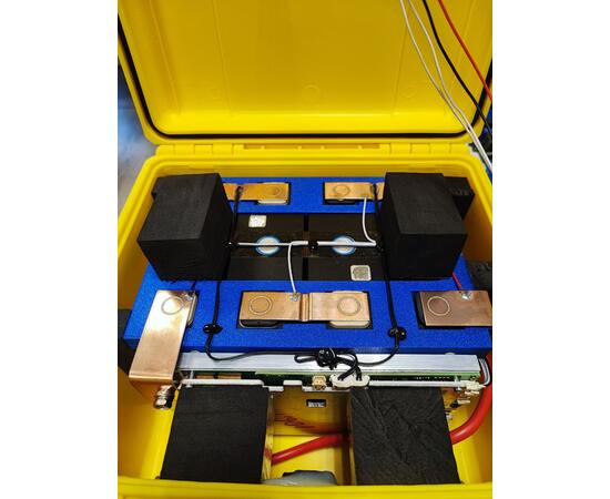 Аккумулятор BatteryCraft Lifepo4 12V 105Ah BMS 100 A c Bluetooth (желтый корпус)